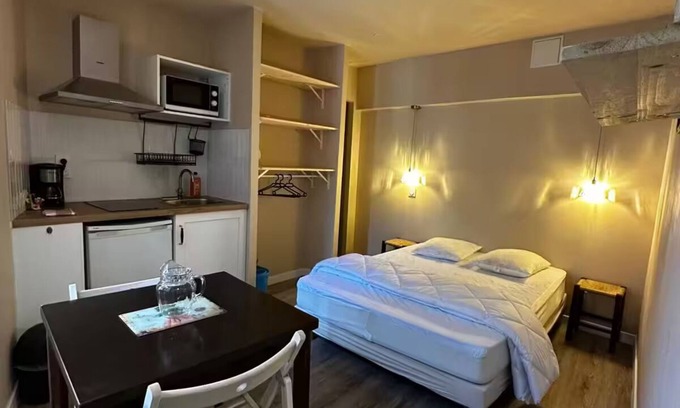 Aulus-les-Bains Apartamento | Studio 3 " Aux volets bleus " Cosy studio at the foot of the Pyrenees