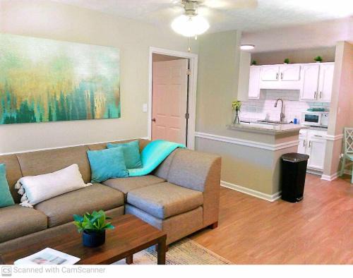 Pine Forest Apartamento | Studio 415 - Accessible 1st Floor with Self Check-in