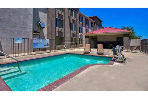 Hesperia Hotel | Studio 6 Suites Hesperia, CA West Main Street I 15