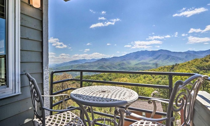 Chalet Village Apartamento | Studio about 3 Mi to Great Smoky Mountain Natl Park!