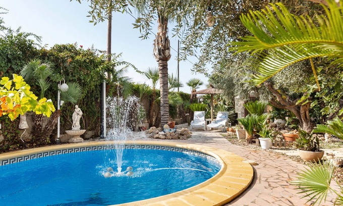 Lorca Apartamento | Estudio 'Alojamiento Ruizo' con vistas a la montaña, piscina compartida y Wi-Fi