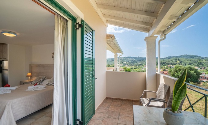 Arillas Apartamento | Estudio 'Premier Upstairs 6' con vistas al mar, Wi-Fi y aire acondicionado