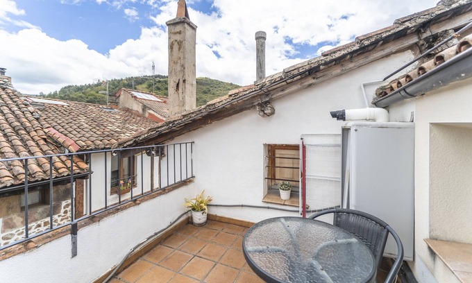 Ezcaray Apartamento | Apartamento estudio 'Altuzarra 1' con vistas a la montaña, terraza privada y Wi-Fi