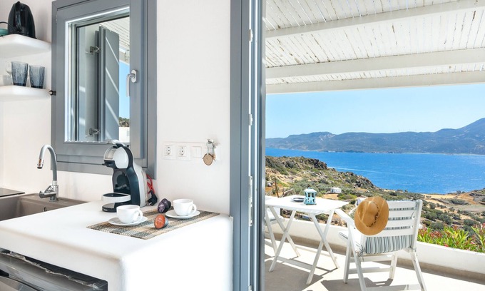 Milos Apartamento | Apartamento estudio 'Betty con vistas al mar' con vistas al mar, Wi-Fi y aire acondicionado.