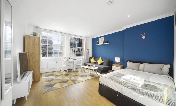 Lime Street Apartamento | Studio Apartment Blue