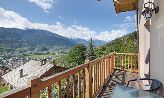 Aosta Apartamento | Apartamento estudio 'Casa Di Alfredo E Virginia - Noce' con vistas a la montaña, jardín y Wi-Fi