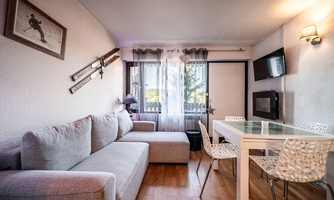 Bogeve Apartamento | Apartamento estudio 'De Charme' con vistas a la montaña y balcón