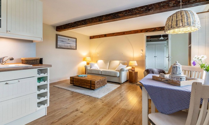 Pellworm Apartamento | Apartamento estudio 'Der Silberhof Von 1856 - Heine' con terraza, jardín compartido y Wi-Fi