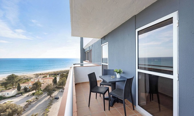 Torralta Apartamento | Apartamento 'Estudio Vista Mar Atlántico' con vistas al mar, piscina y Wi-Fi