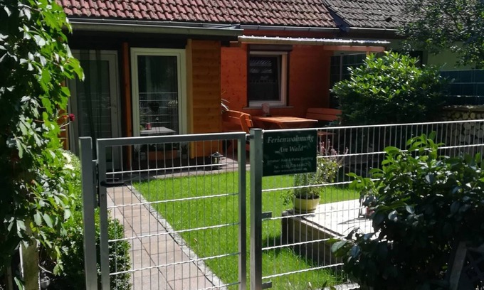 Michendorf Apartamento | Apartamento estudio 'Ferienwohnung Am Wald' con terraza privada, jardín privado y Wi-Fi