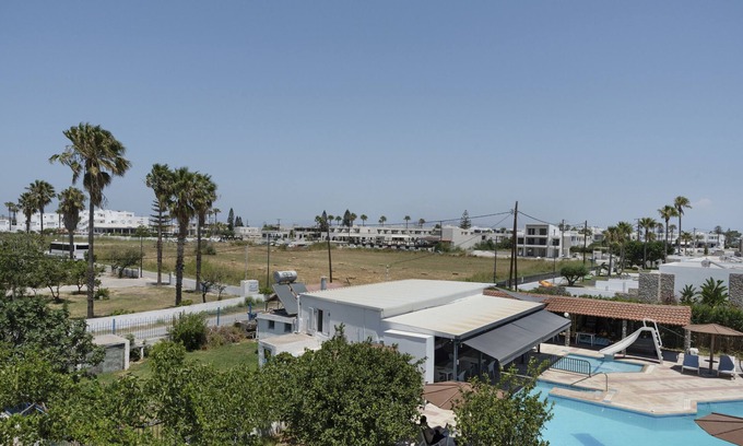 Tingaki Apartamento | Apartamento estudio 'Golden Sun 3' con vistas al mar, piscina compartida y Wi-Fi