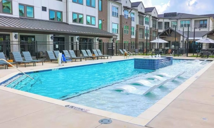 Sherman Apartamento | Studio apartment in great location with pool, gym, washer/dryer, WiFi