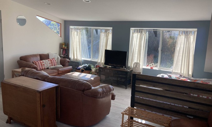 Lomita Apartamento | Studio Apartment in Lomita, recently remodeled. 15 minutes to Beach.