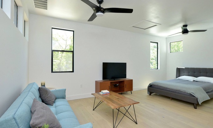 Chestnut Casa | Studio Apartment in trendy East Austin neighborhood
