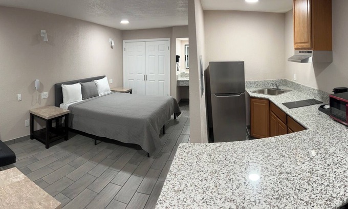 Greenacres Apartamento | Studio Apartment - King Bed