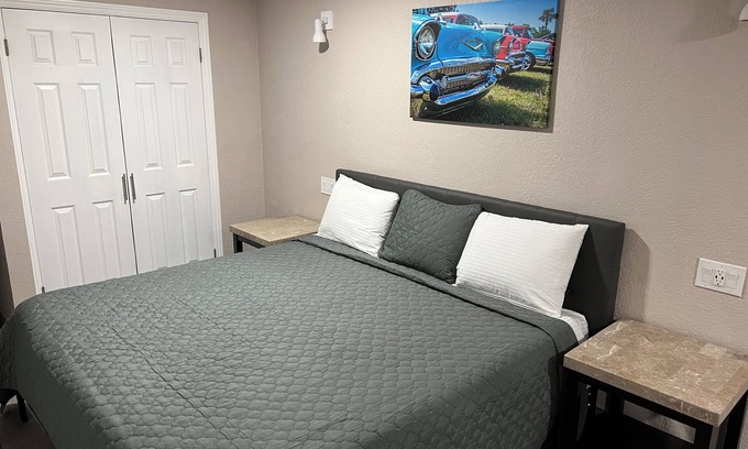Greenacres Apartamento | Studio Apartment - King Bed