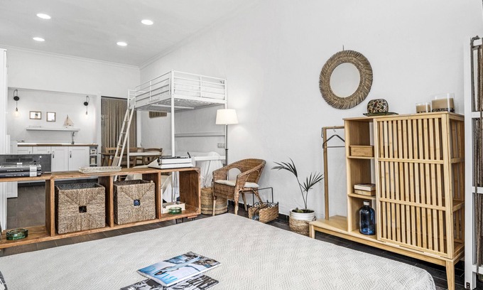 Barbate Apartamento | Apartamento estudio 'La Casita Blanca' con Wi-Fi y aire acondicionado