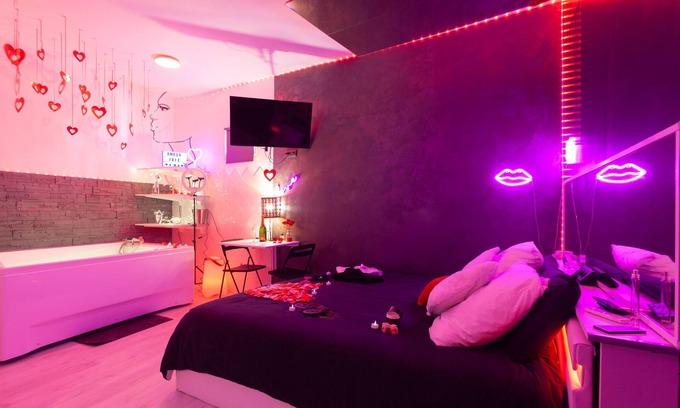 Le Mourillon Apartamento | Apartamento estudio "Love Room Avec Balnéo" con bañera de hidromasaje, terraza privada y Wi-Fi