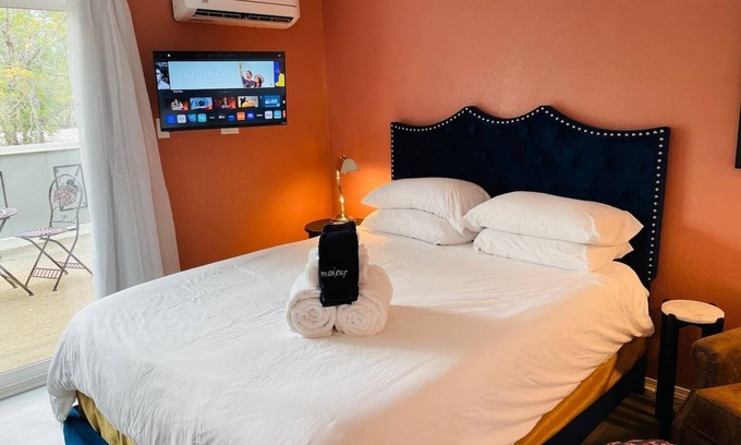 Nob Hill Apartamento | This apartment is a 0 bedroom(s), 1 bathrooms, located in Albuquerque, NM.