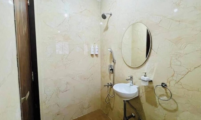 Kandivali East Apartamento | Studio Apartment - THE BNB STAY near Infiniti Mall