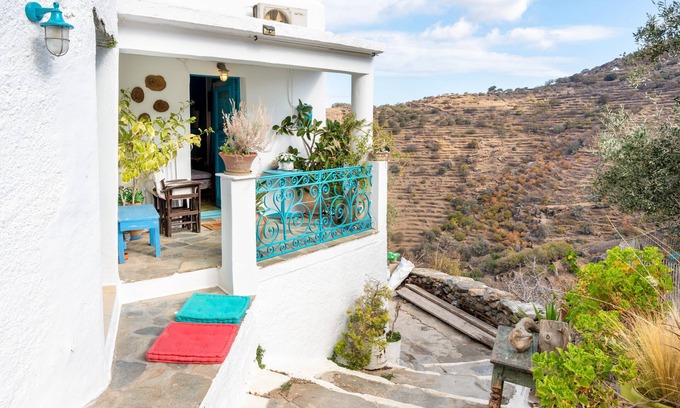 Ioulida Apartamento | Apartamento estudio 'The Castle Kea' con vistas a la montaña, Wi-Fi y aire acondicionado.