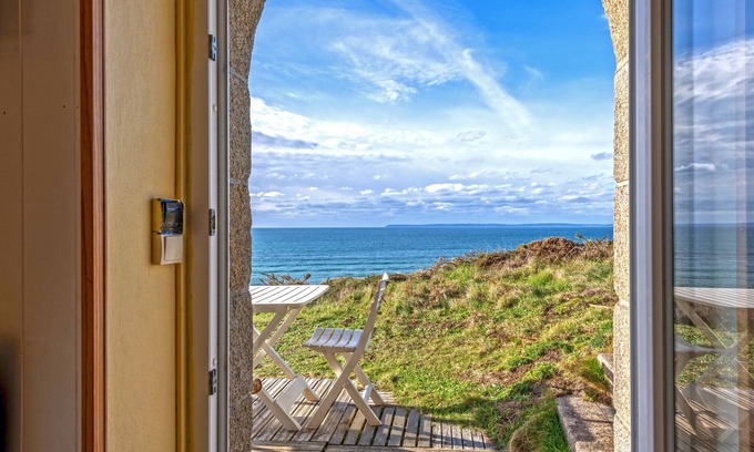 Plomodiern Apartamento | Estudio 'Vue Sur Mer' con Vistas al Mar, Terraza Privada y Wi-Fi