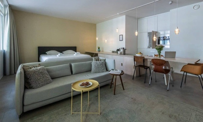 Westpoort Apartamento | Studio Apartment with Balcony
