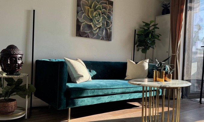 Wilshire Apartamento | Studio Apt, Balcony, Free Parking, Fully Equipped