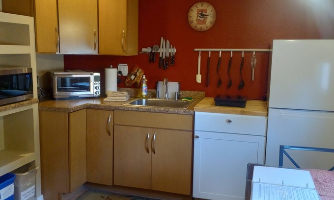 Rural-Geneva Apartamento | Estudio privado en Tempe. Escondite tranquilo y pacífico. Duerme 2.