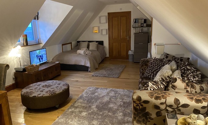 Whitstable Apartamento | Studio apt, parking, close walk to beach and town.