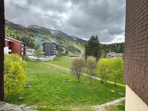 Correncon-en-Vercors Apartamento | Studio au pied des pistes avec balcon, parking et proche randonnées - 38250 Corrençon-en-Vercors - FR-1-515-202