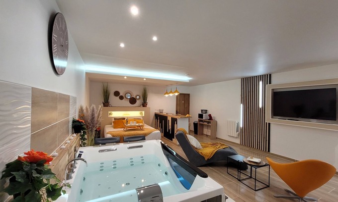 La Bassee Apartamento | Studio Avec spa Privatif Tout Confort à L'abri des Regards