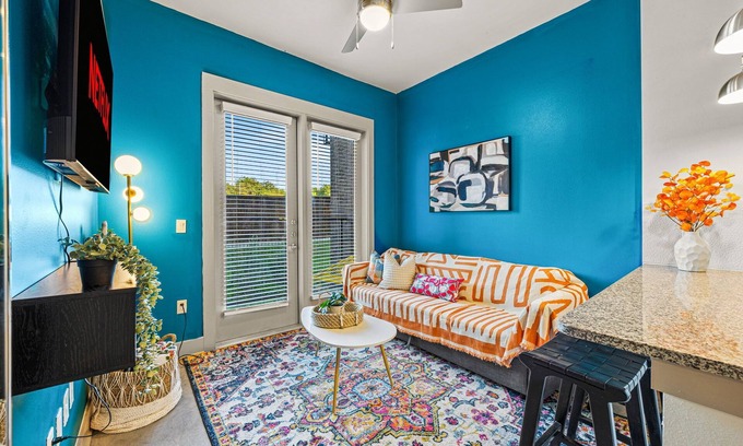 Fort Worth Apartamento | Studio by TCU, Stockyards & Zoo - Pool, Parking & Gym