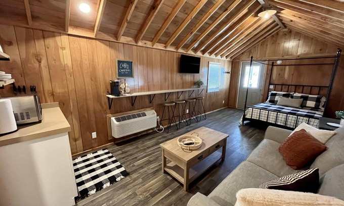 Bolivia Alquiler De RV | Studio Cabin - Upscale Cozy Studio Style Cabin