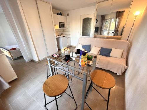 Frejus Plage Apartamento | Studio Cabine à Port Fréjus, Plage et Commerces à Pied, Connexion Internet, Ménage Inclus - FR-1-226A-168