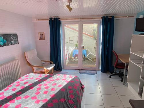 Bouguenais Apartamento | Studio calme avec terasse et parking