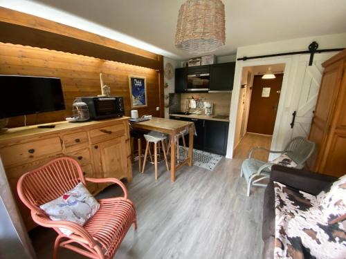 La Chapelle-d'Abondance Apartamento | Studio chaleureux proche pistes avec balcon sud, casier à skis, parking et équipements complets. - FR-1-692-61