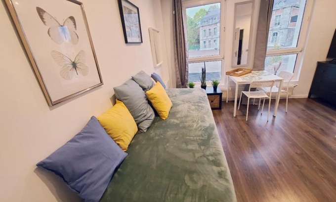 Maubeuge Apartamento | Studio chaleureux en hyper centre de Maubeuge avec vue sur la porte de Mons et la place Vauban