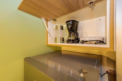 Sao Francisco Apartamento | Studio Coladinho ao Shopping Muller - TRA0302