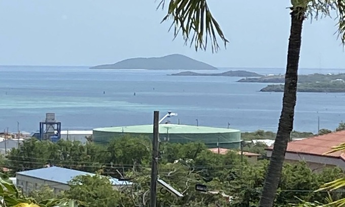 Orange Grove Apartamento | Studio, Condo, Buck Island View located at Long Reef Condos.