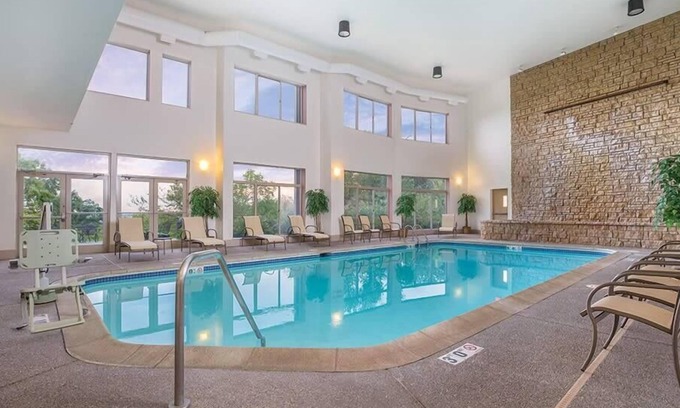 Galena Condominio | Studio Condo Outdoor Golf in Galena!