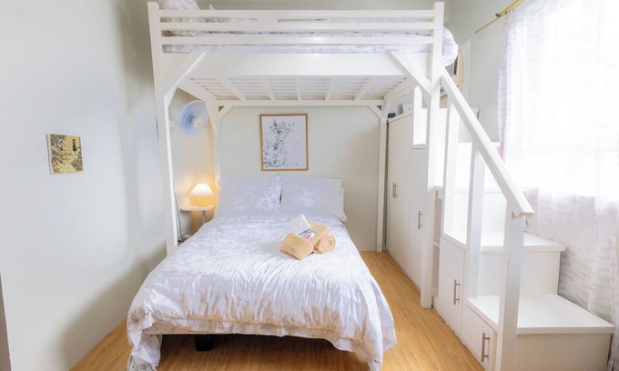 Lahug Apartamento | Studio Condo | Sleeps 3 | Near JY Square and IT Park with Pool and Gym