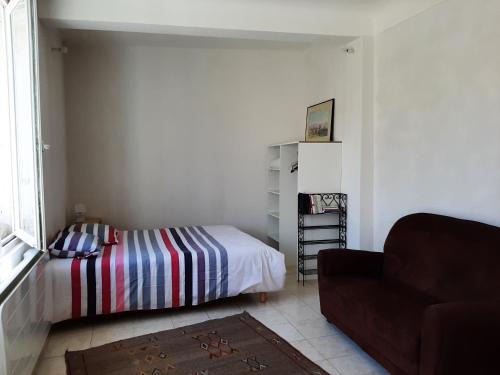 Saint-Saturnin-les-Apt Apartamento | studio dans joli village du Haut Luberon