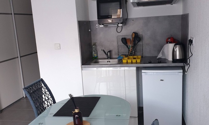 Corte Apartamento | Studio Dans Résidence Récente