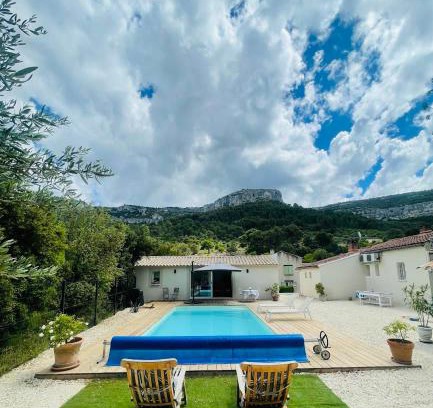 Fontaine-de-Vaucluse Apartamento | Studio de charme avec piscine