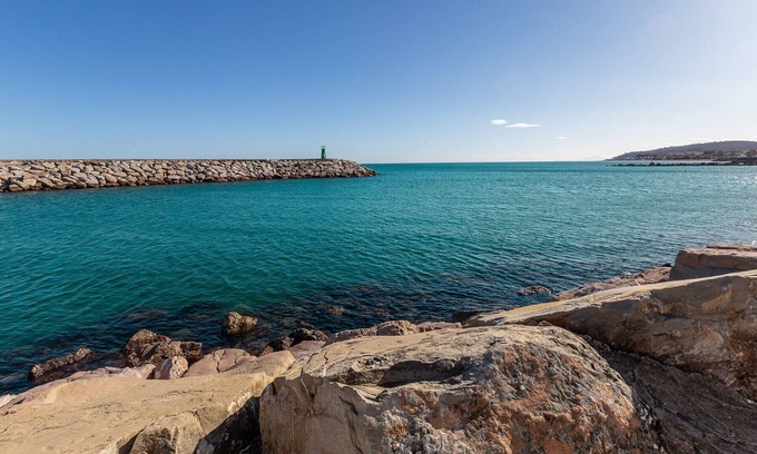 Castillo de Sabinillas Apartamento | Studio Delfin Duquesa con vista el mar