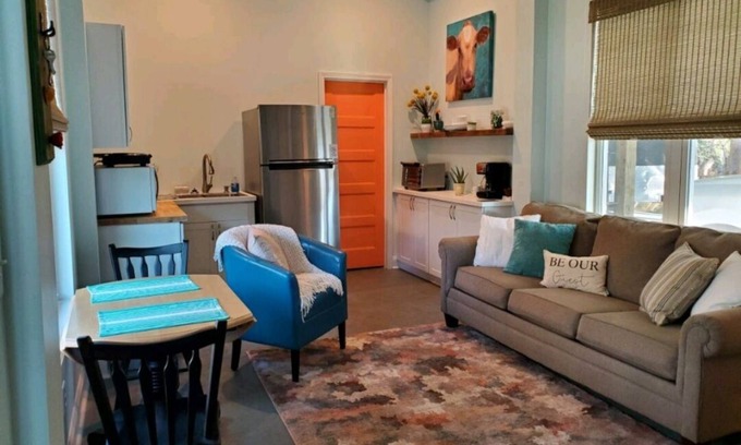 Yaupon Beach Apartamento | Studio - direct 2 min beach walk with public access end of street.