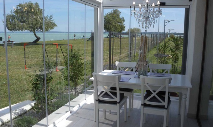 Siofok-Szabadifurdo Apartamento | Apartamento vacacional justo en la playa