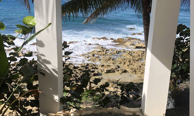 Cane Bay Apartamento | Apartamento en el mar. ¡Despierta con los sonidos de las olas y el mar!