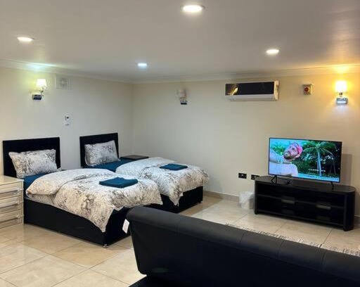 Redbridge Apartamento | Studio flat Gants Hill with Free Parking